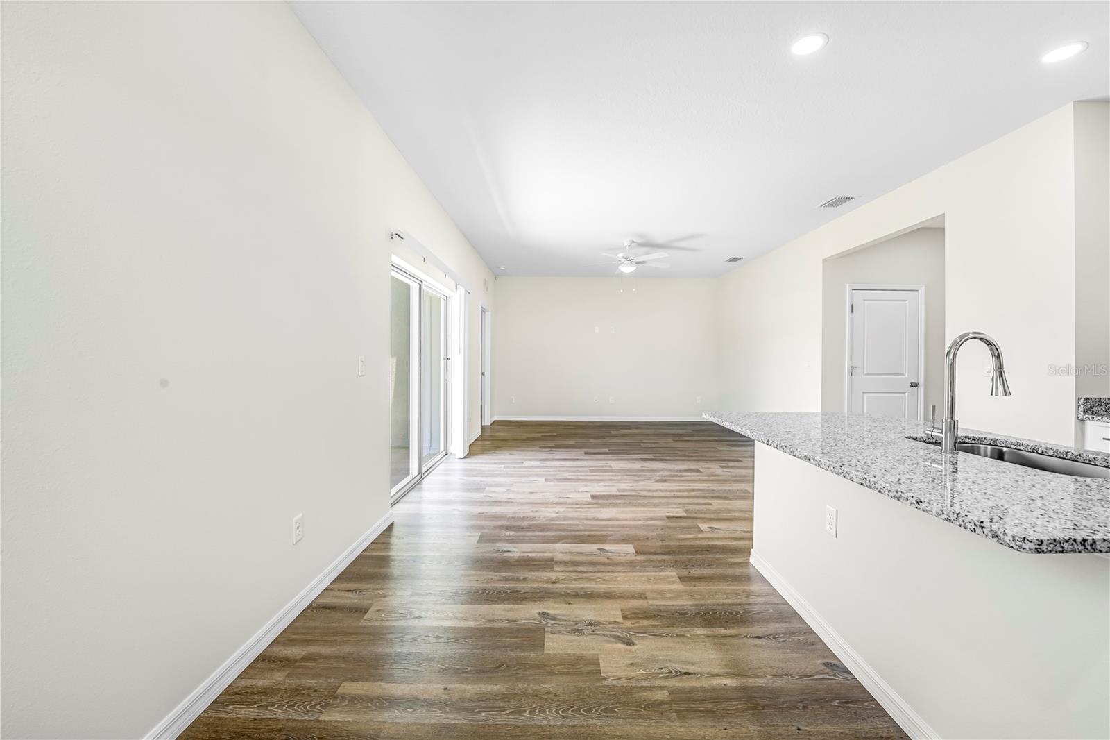 Listing photo id 13 for 9313 Gentle Ben Court