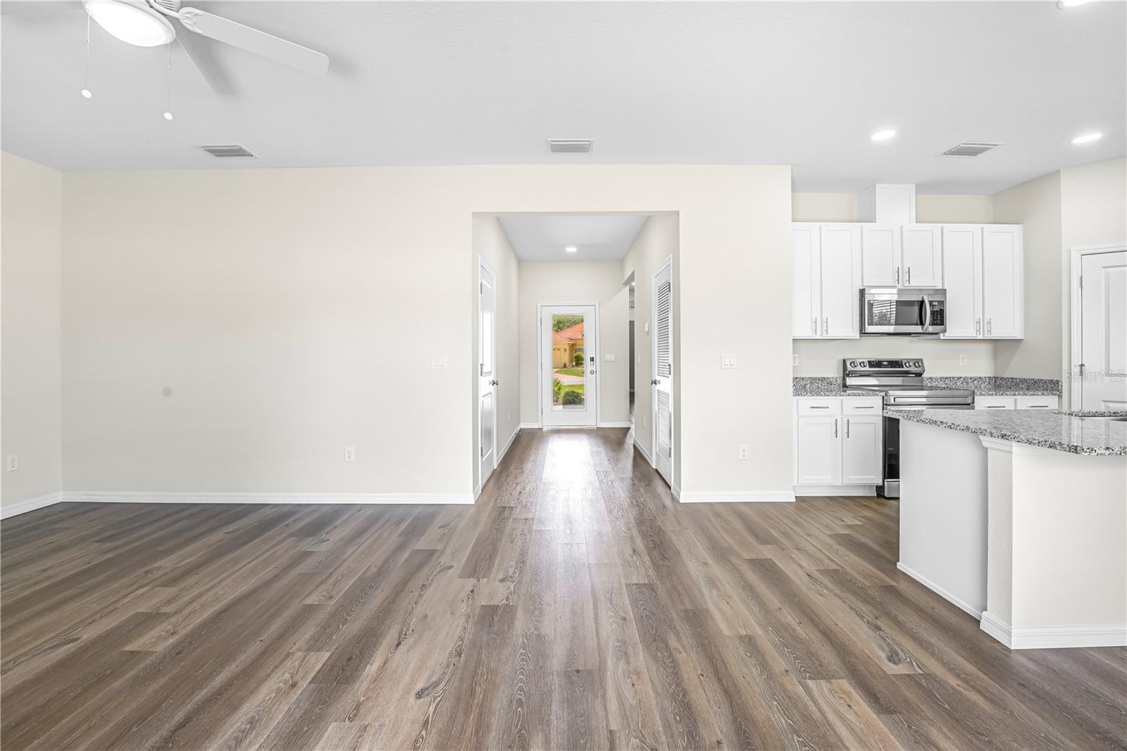 Listing photo id 15 for 9313 Gentle Ben Court