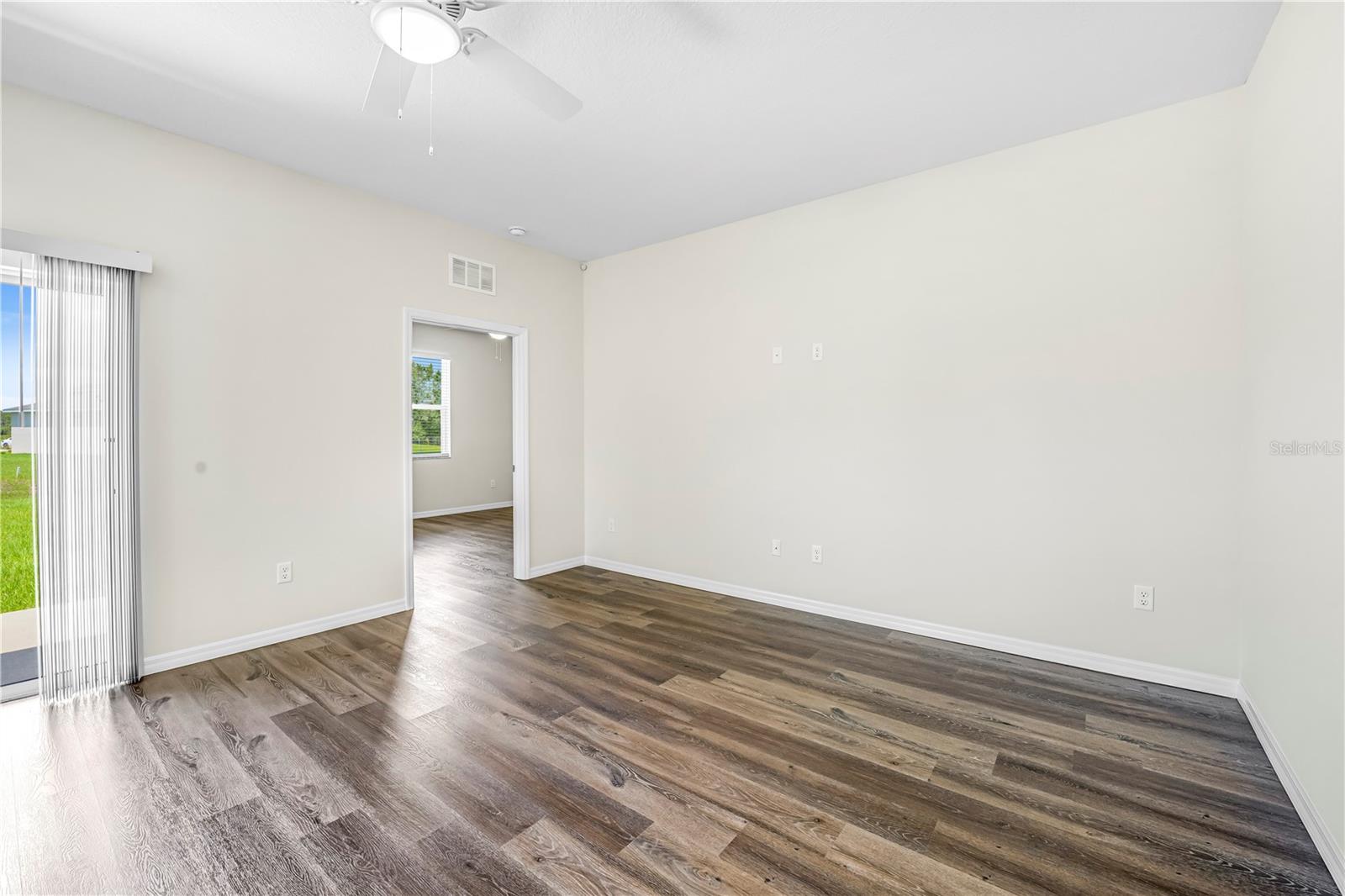 Listing photo id 17 for 9313 Gentle Ben Court
