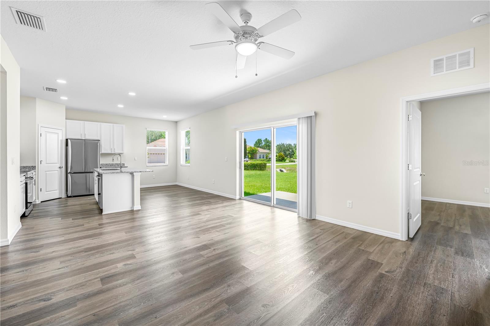 Listing photo id 27 for 9313 Gentle Ben Court