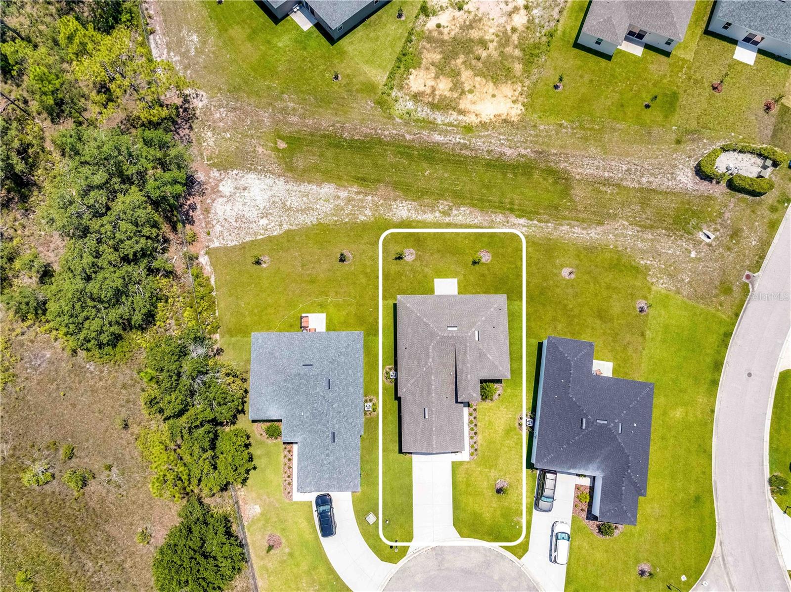 Listing photo id 1 for 9313 Gentle Ben Court