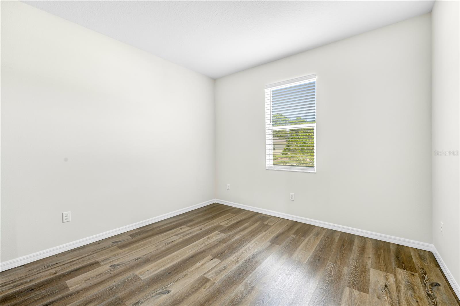 Listing photo id 35 for 9313 Gentle Ben Court