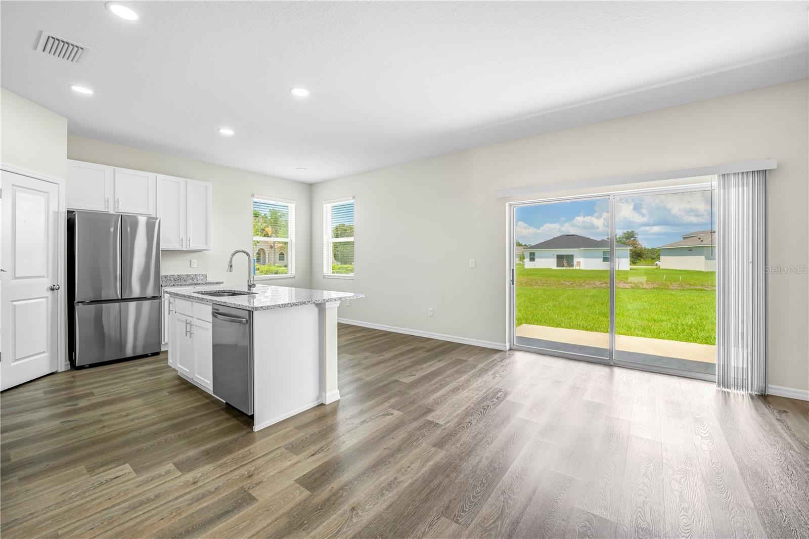 Listing photo id 4 for 9313 Gentle Ben Court