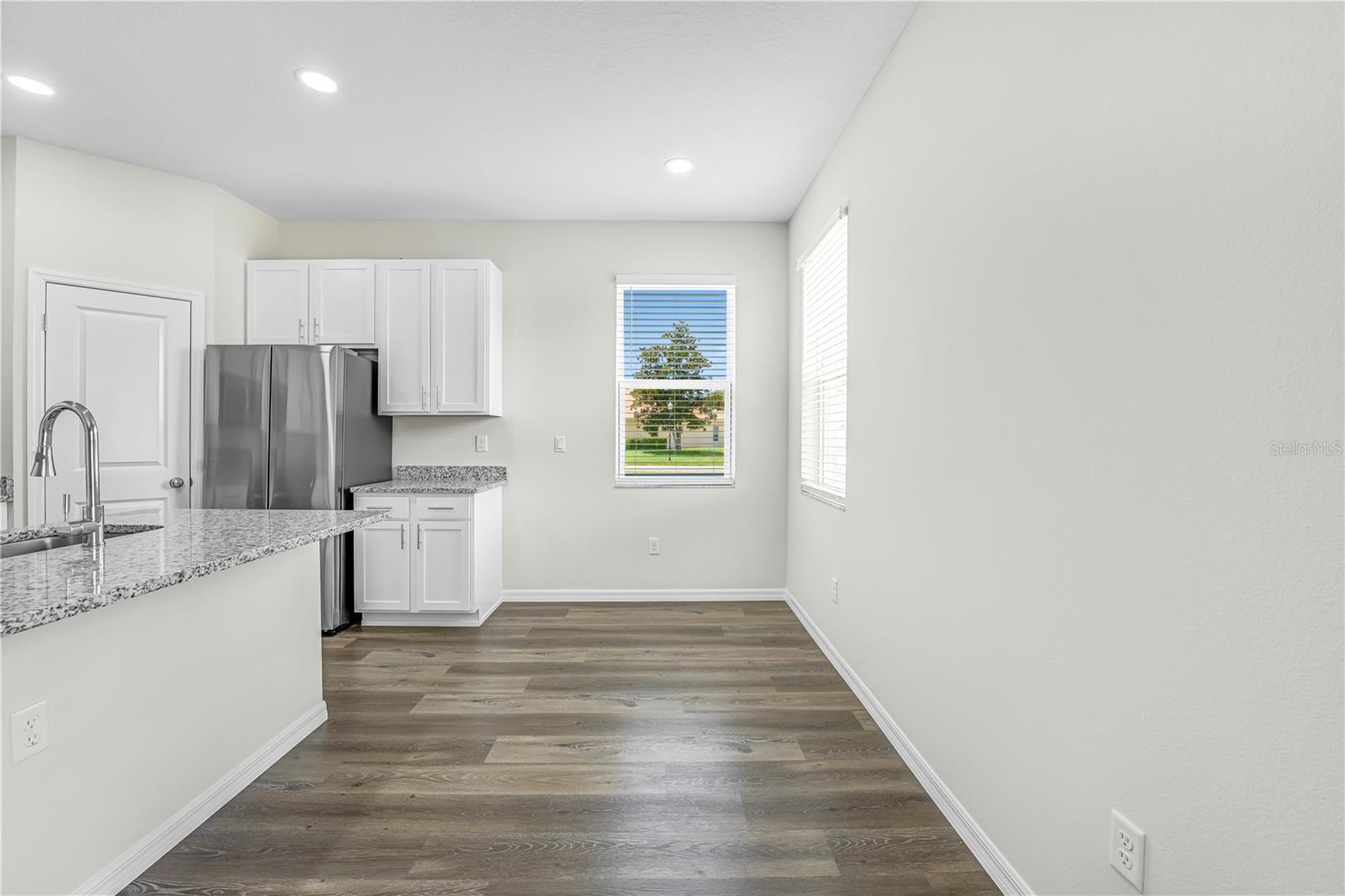 Listing photo id 7 for 9313 Gentle Ben Court