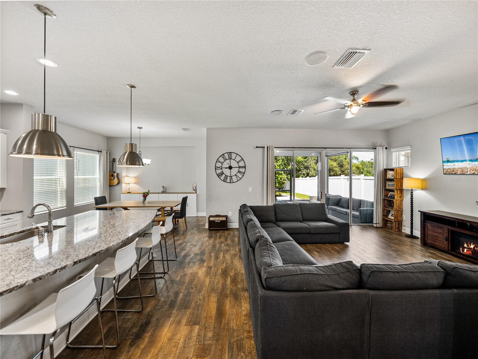Listing photo id 9 for 14501 Promenade Parkway