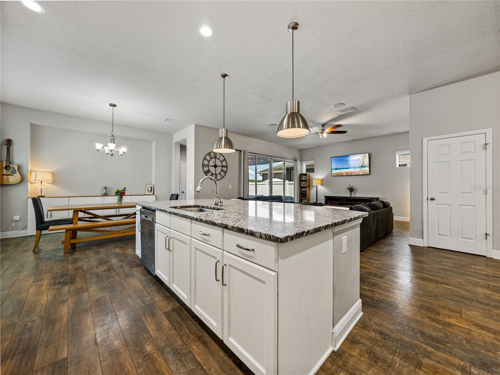 Listing photo id 10 for 14501 Promenade Parkway