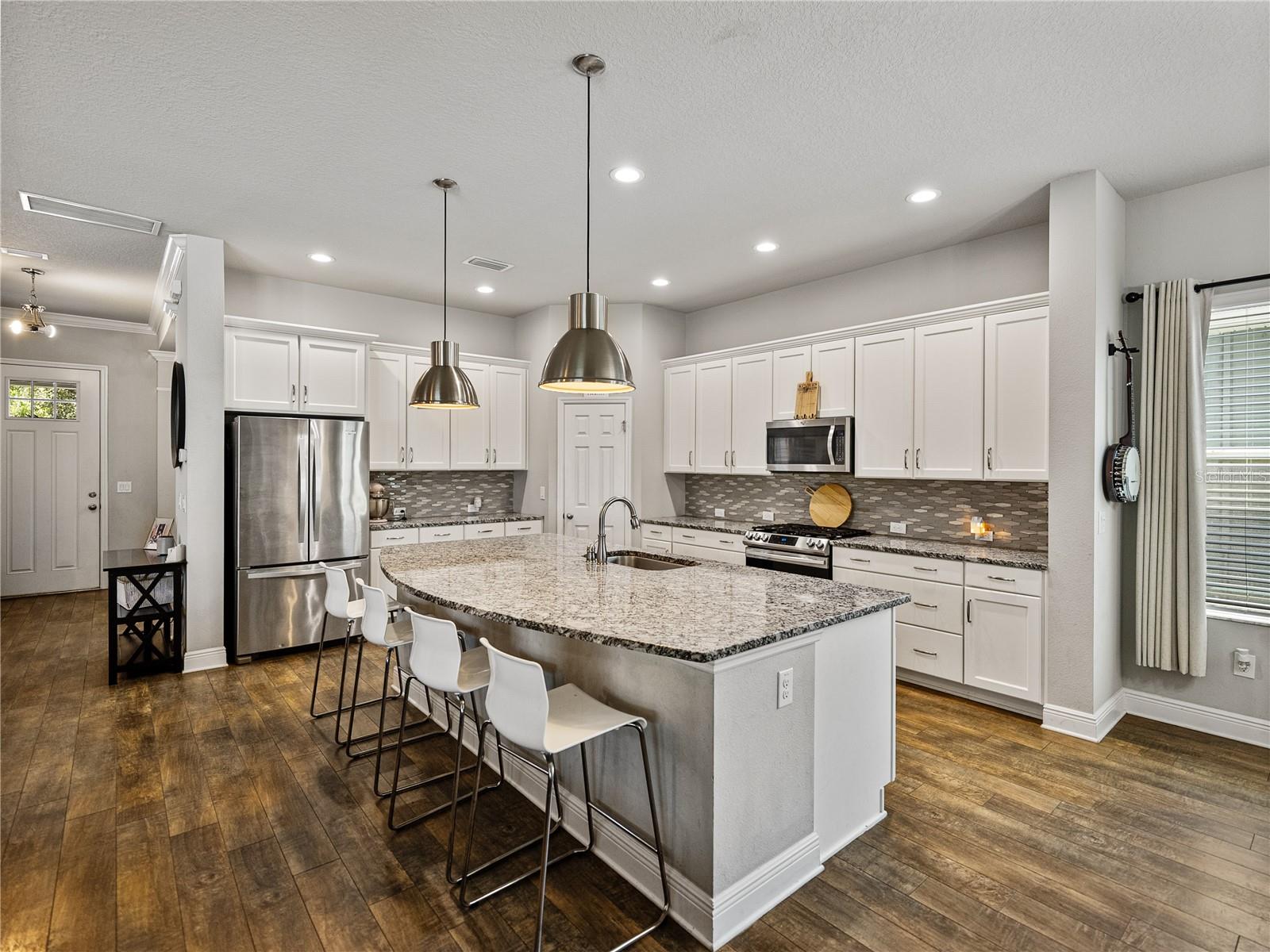 Listing photo id 0 for 14501 Promenade Parkway