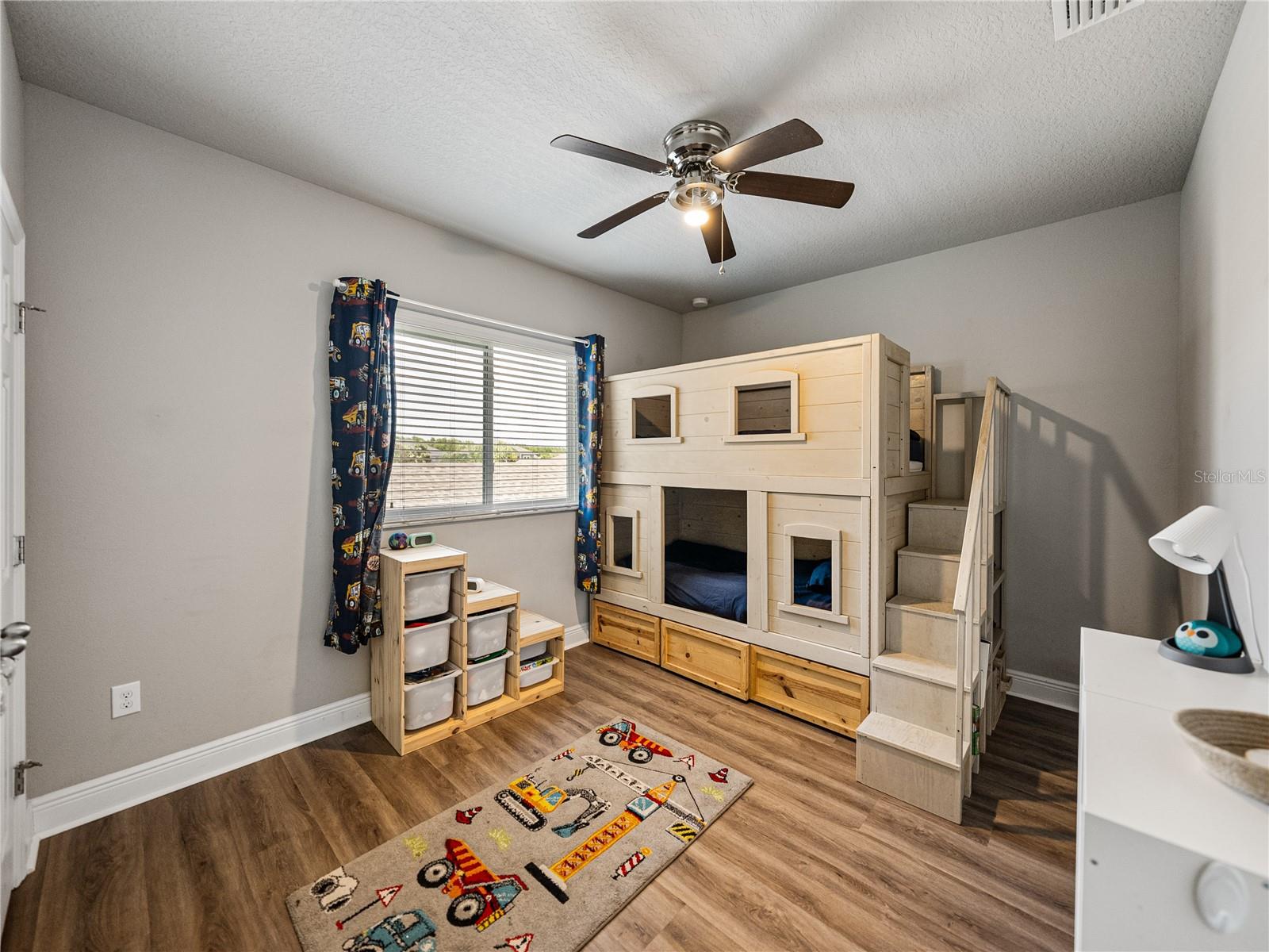 Listing photo id 24 for 14501 Promenade Parkway