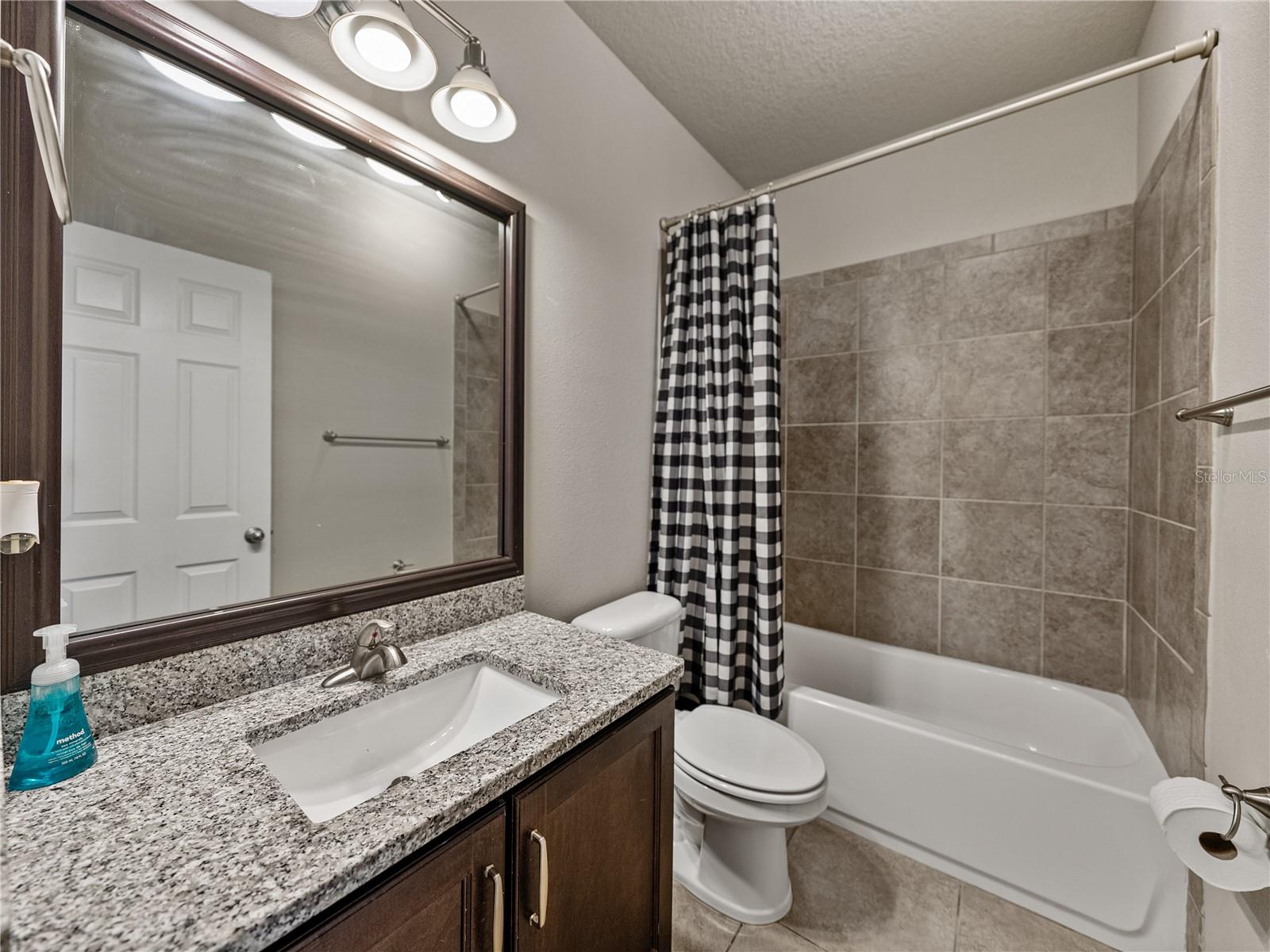 Listing photo id 25 for 14501 Promenade Parkway