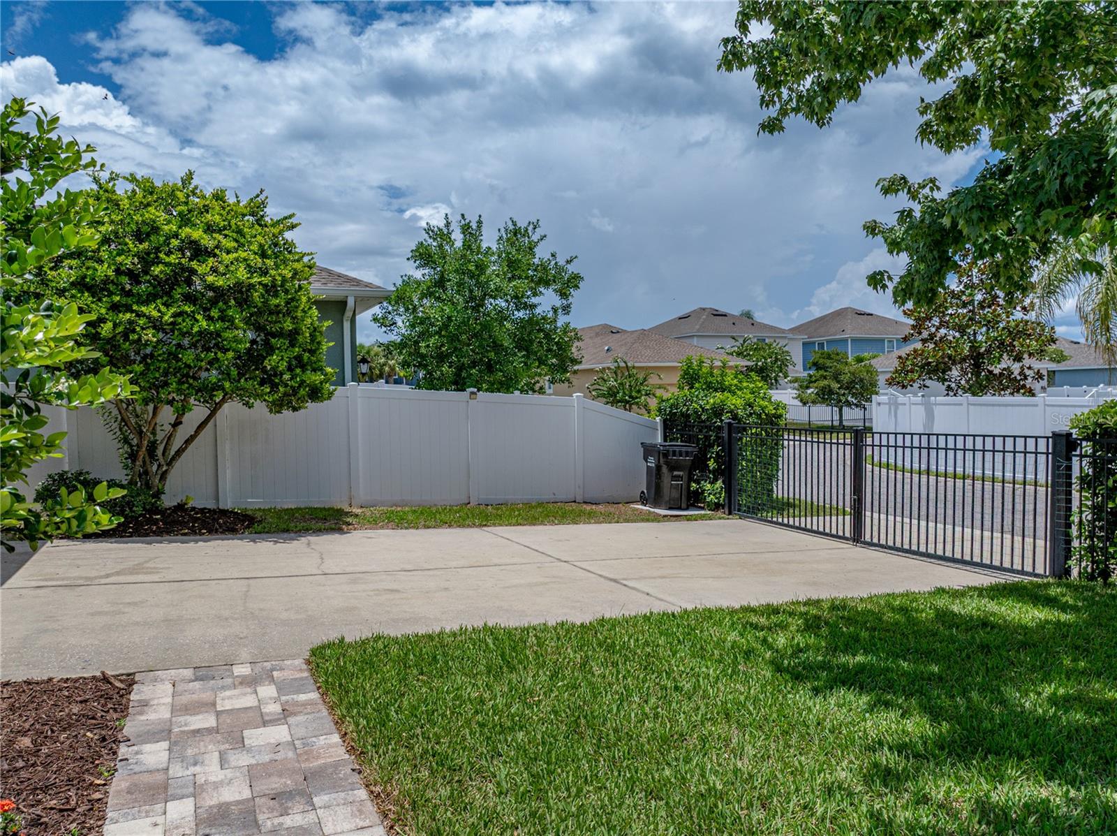 Listing photo id 30 for 14501 Promenade Parkway