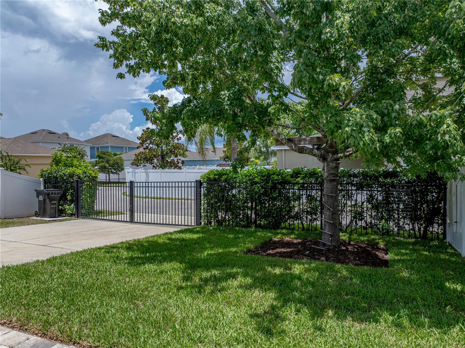 Listing photo id 32 for 14501 Promenade Parkway