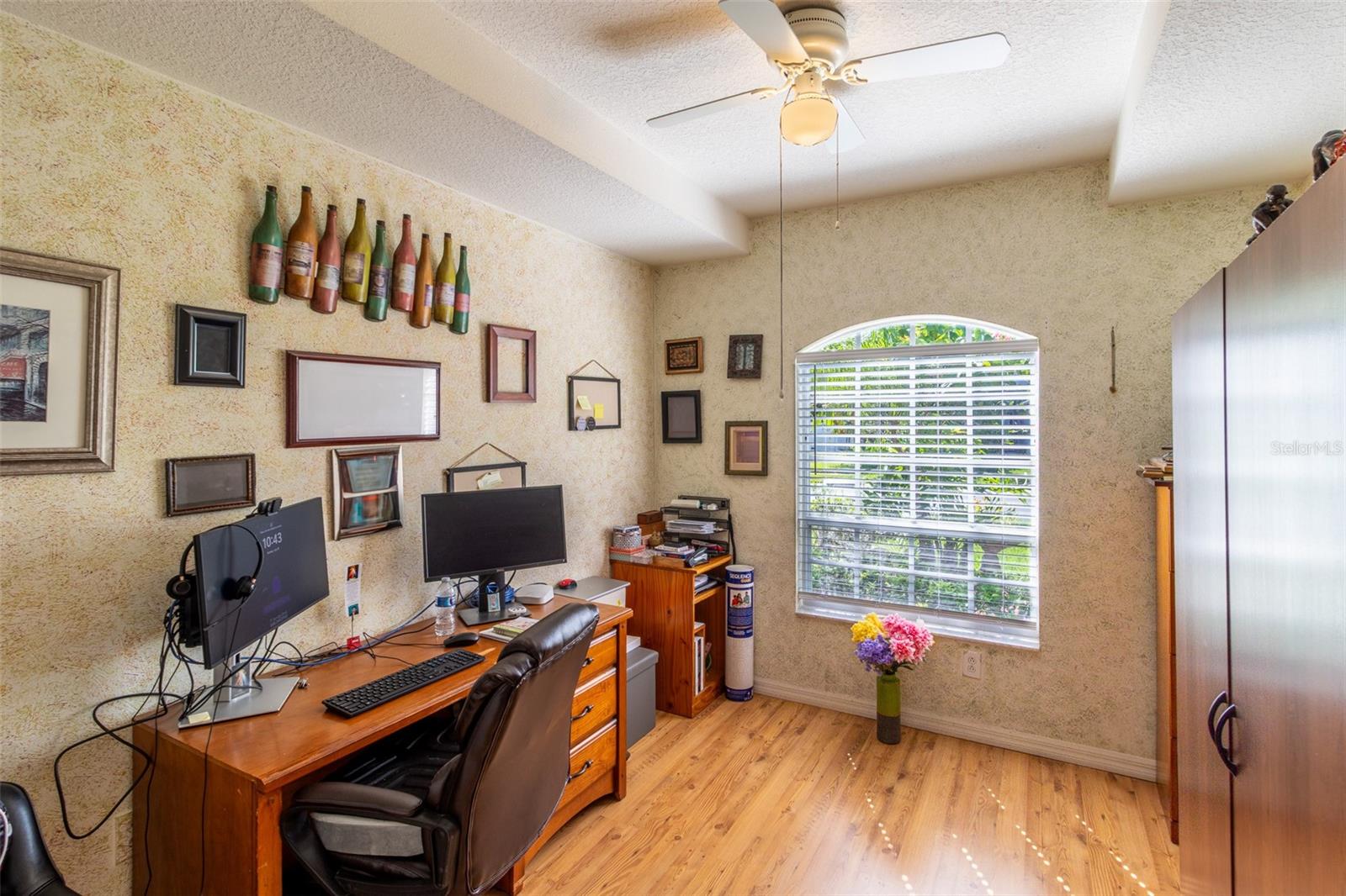 Listing photo id 10 for 1433 Greely Court