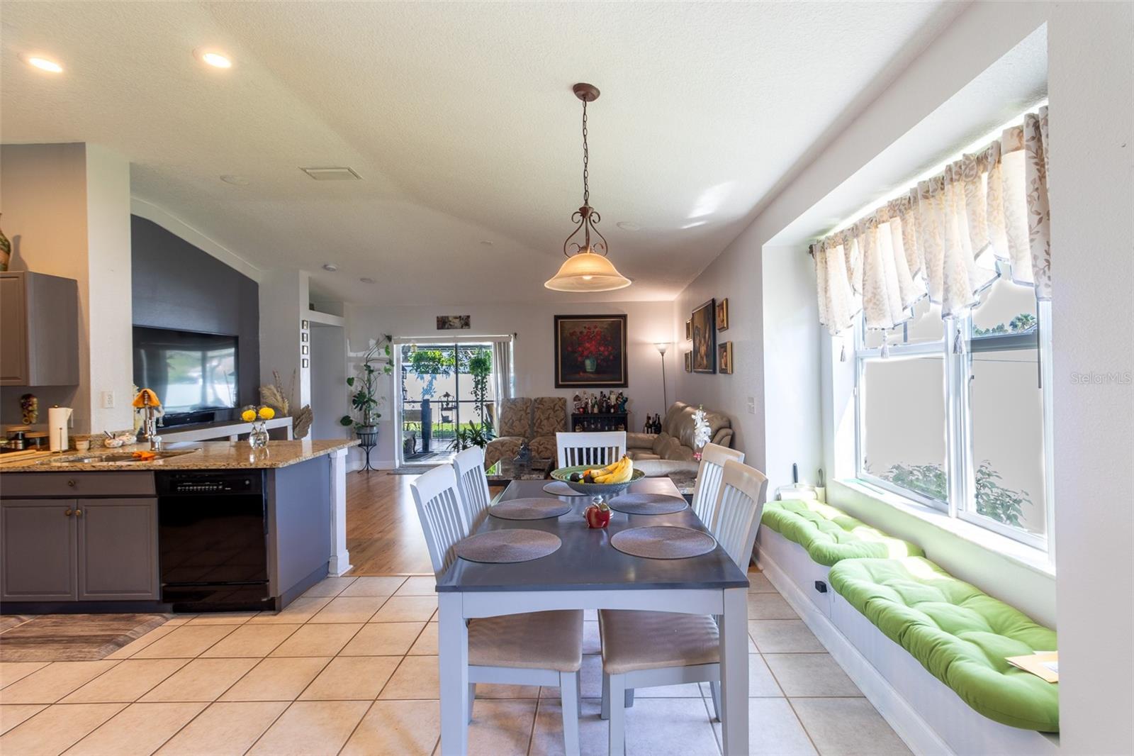 Listing photo id 13 for 1433 Greely Court