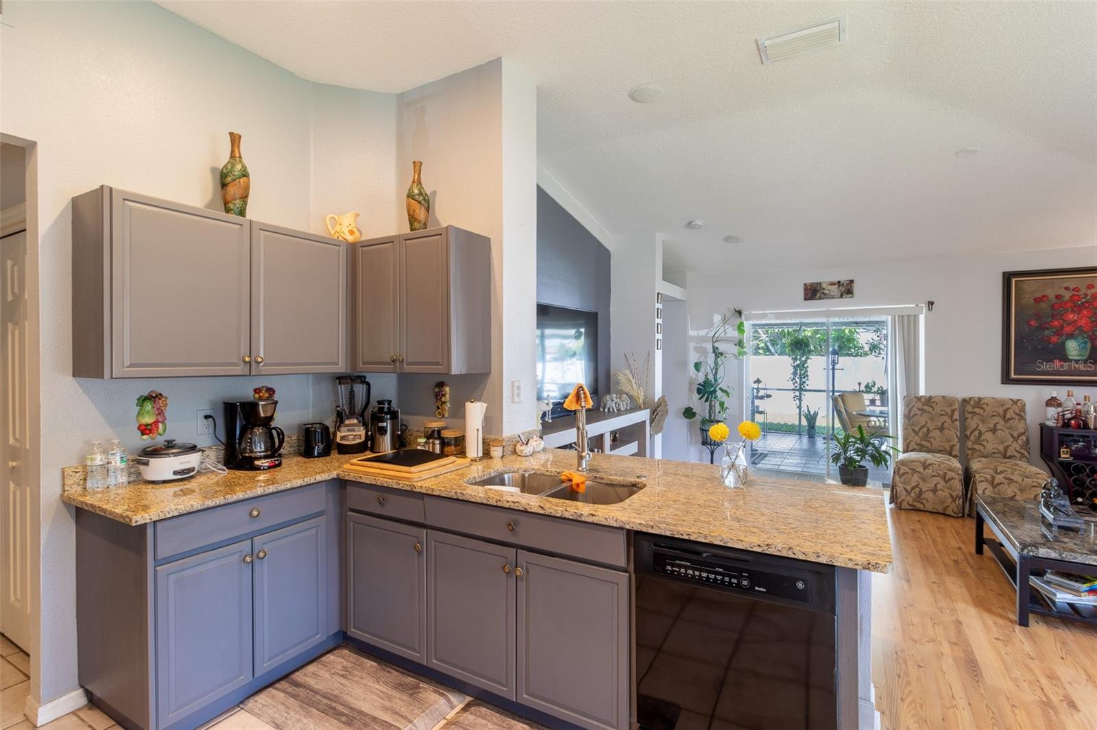 Listing photo id 17 for 1433 Greely Court