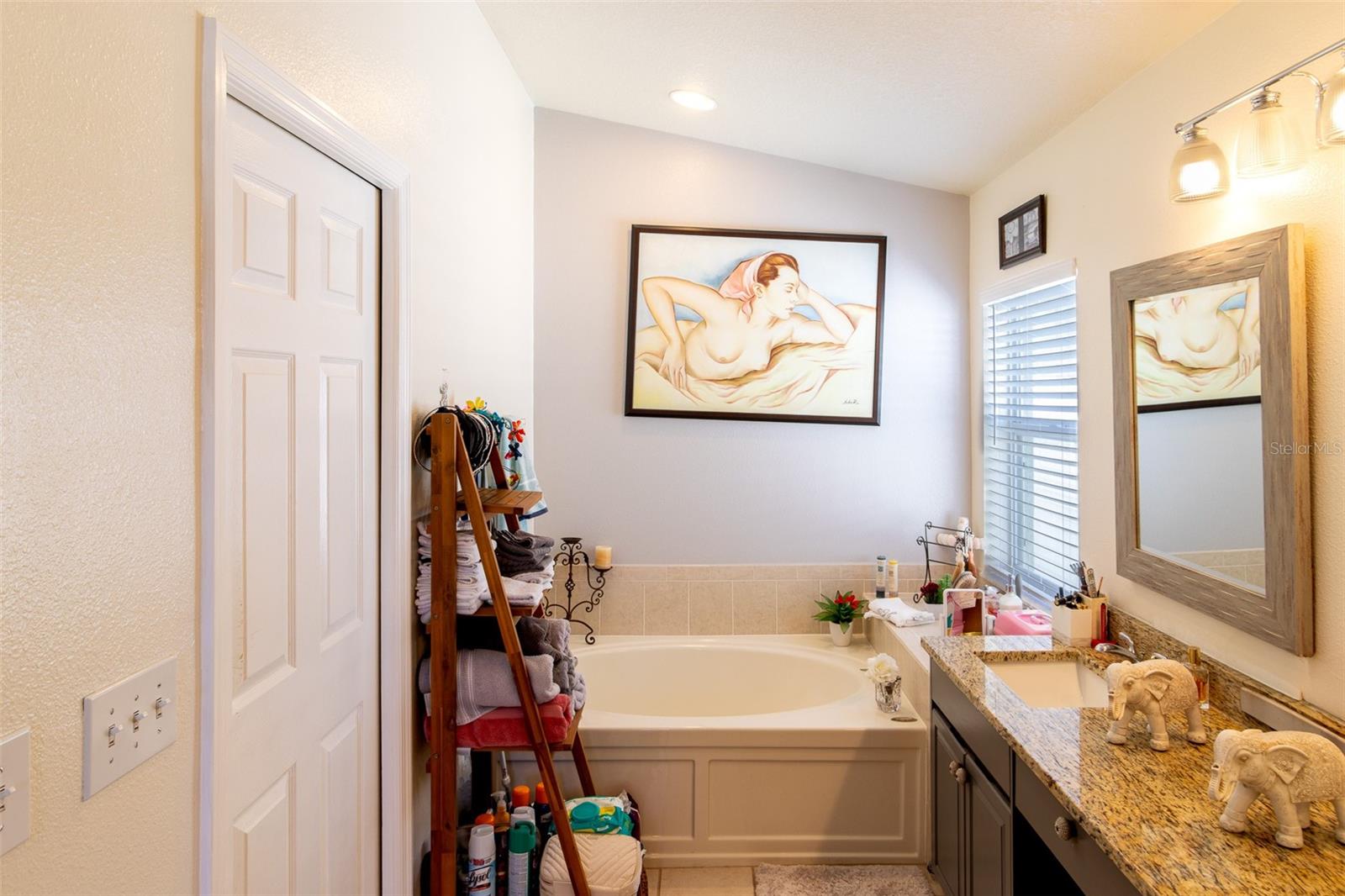 Listing photo id 24 for 1433 Greely Court
