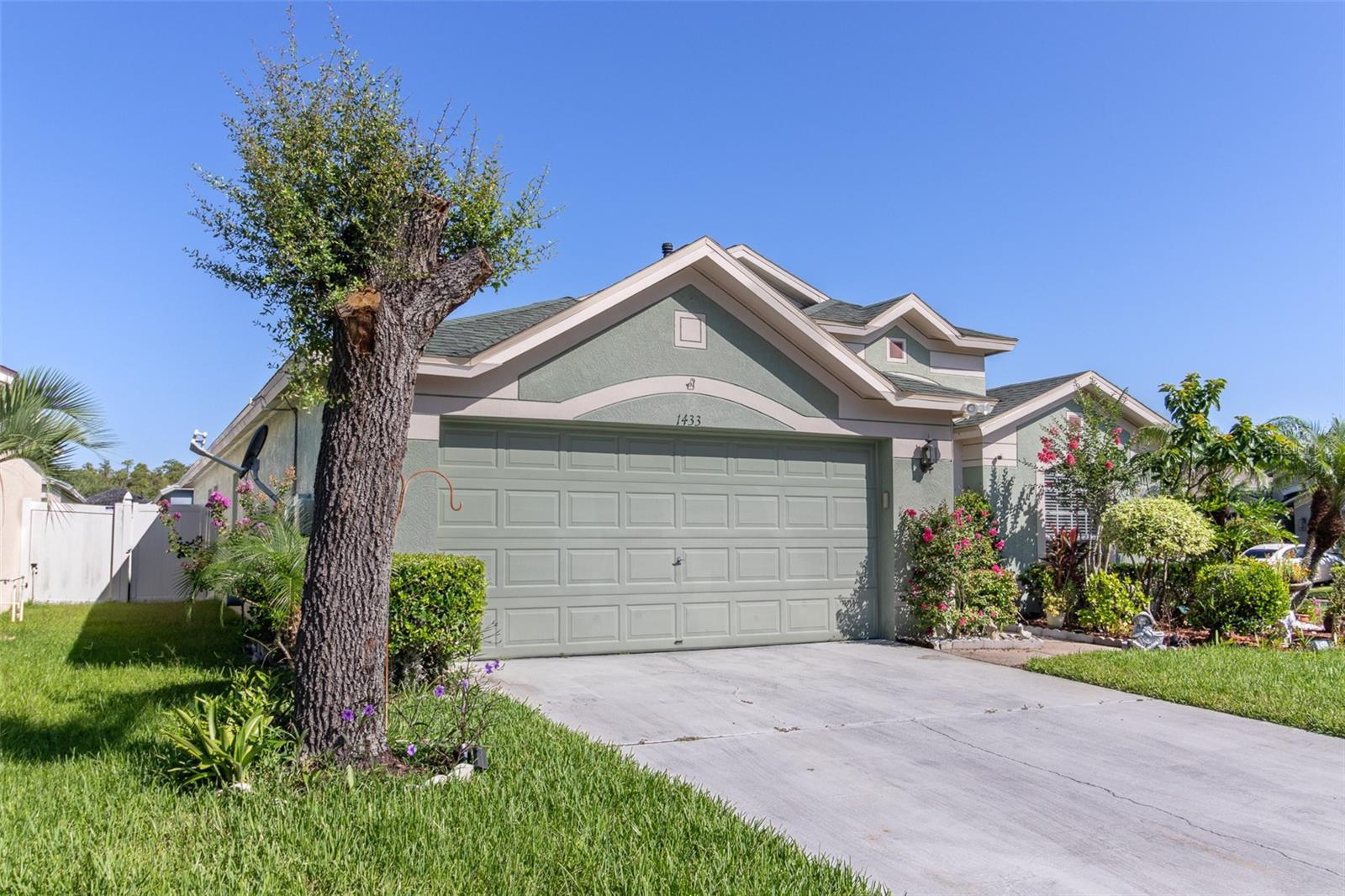 Listing photo id 3 for 1433 Greely Court