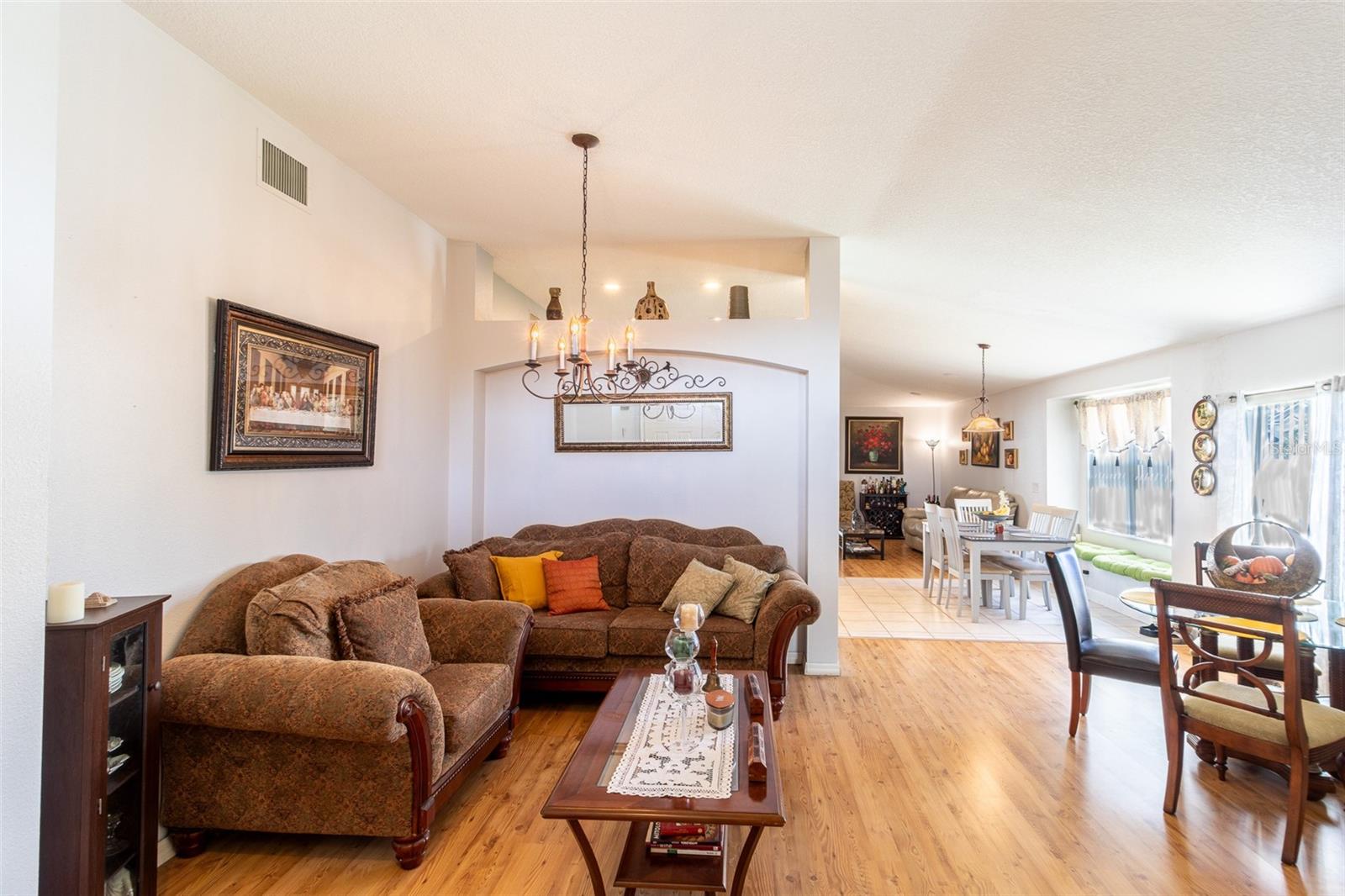Listing photo id 6 for 1433 Greely Court