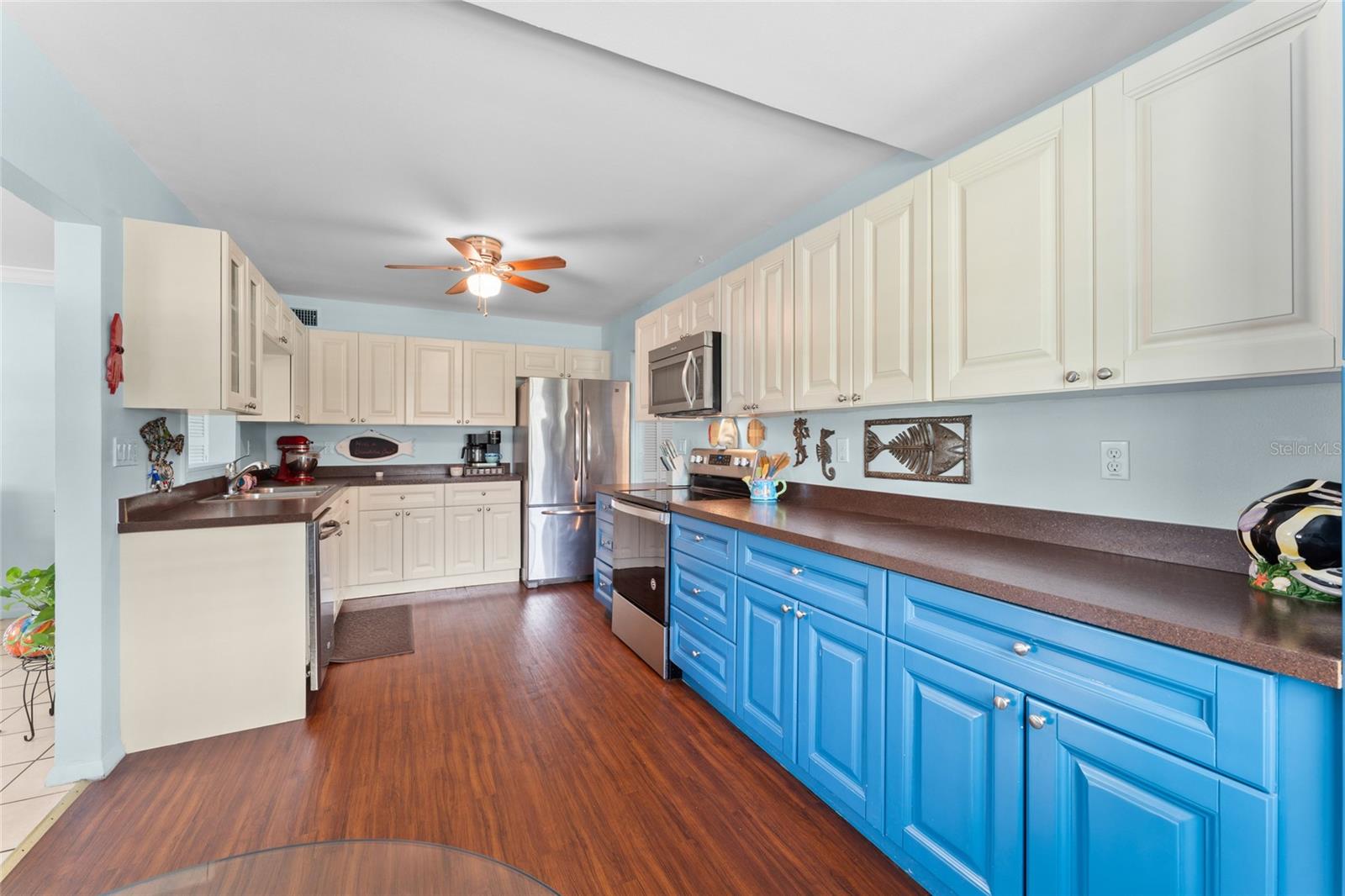 Listing photo id 10 for 209 Emerald Lane