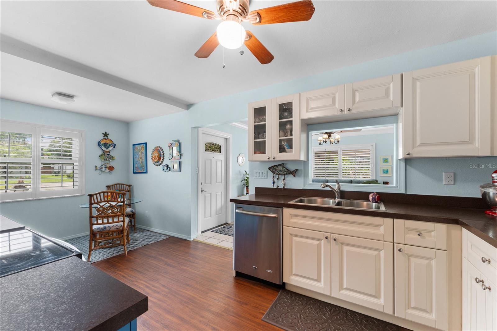 Listing photo id 12 for 209 Emerald Lane