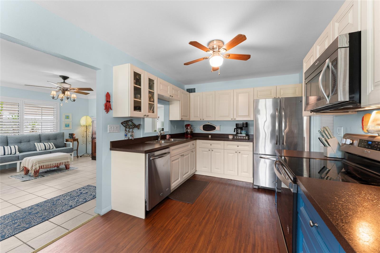 Listing photo id 13 for 209 Emerald Lane