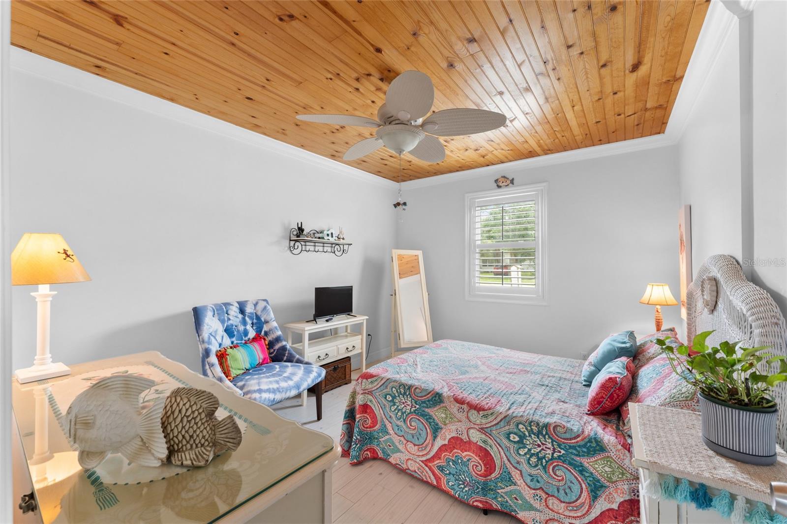 Listing photo id 16 for 209 Emerald Lane