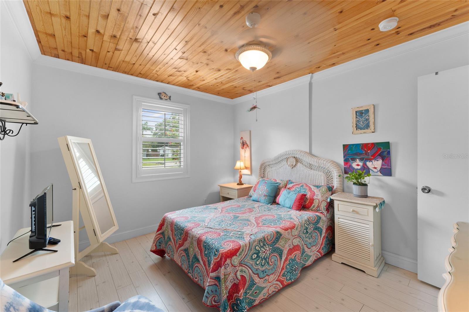 Listing photo id 17 for 209 Emerald Lane