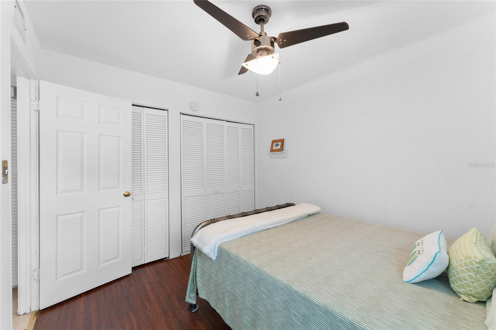 Listing photo id 23 for 209 Emerald Lane