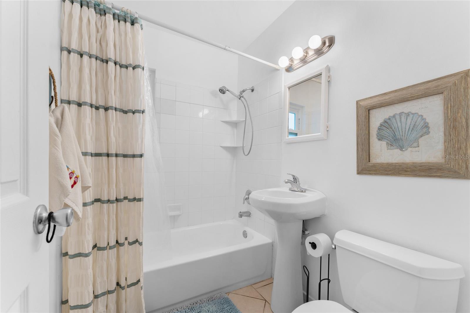 Listing photo id 24 for 209 Emerald Lane