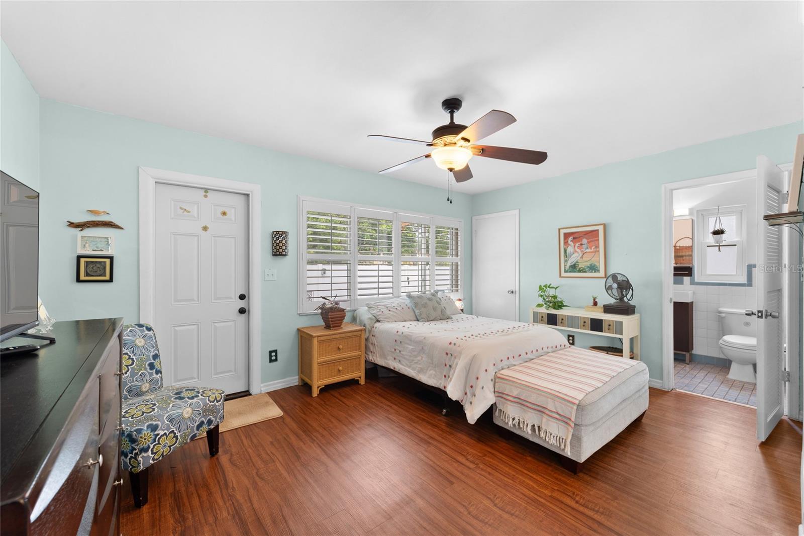 Listing photo id 28 for 209 Emerald Lane