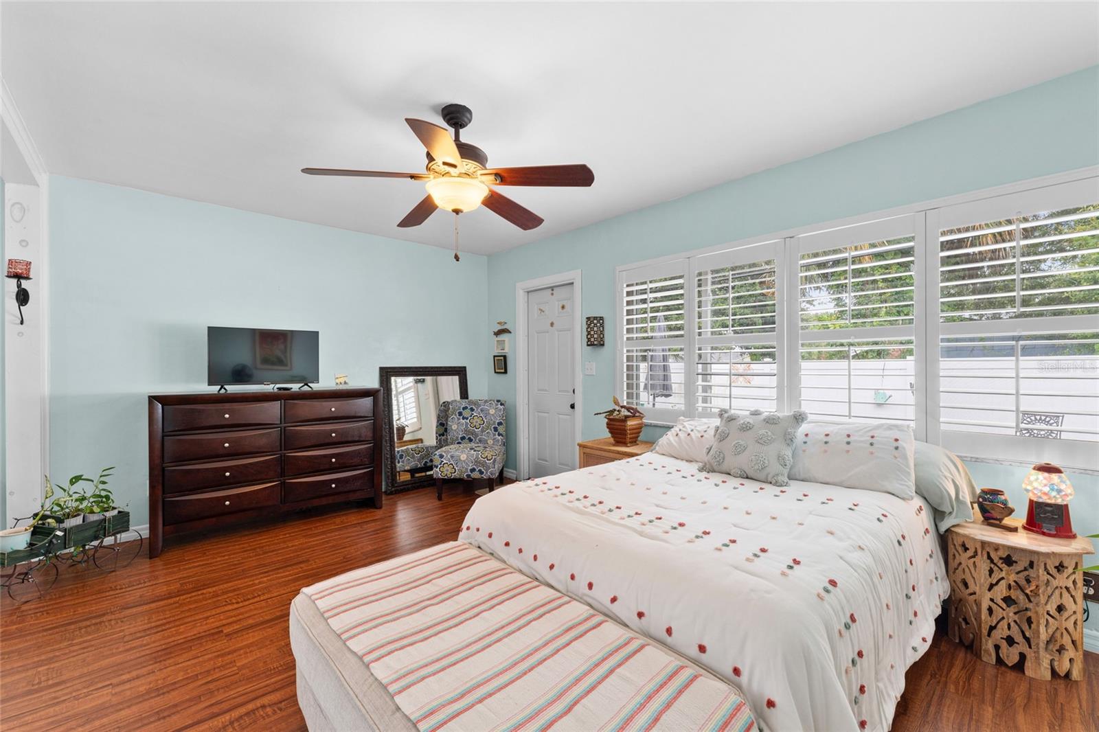 Listing photo id 31 for 209 Emerald Lane