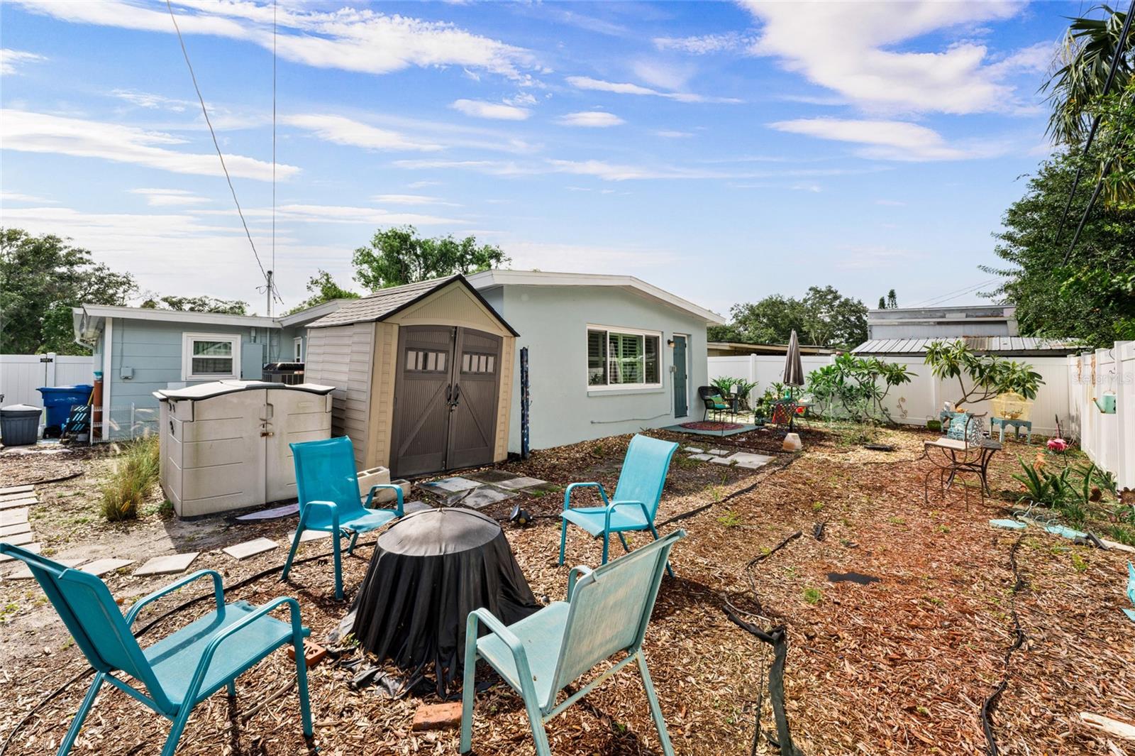 Listing photo id 39 for 209 Emerald Lane