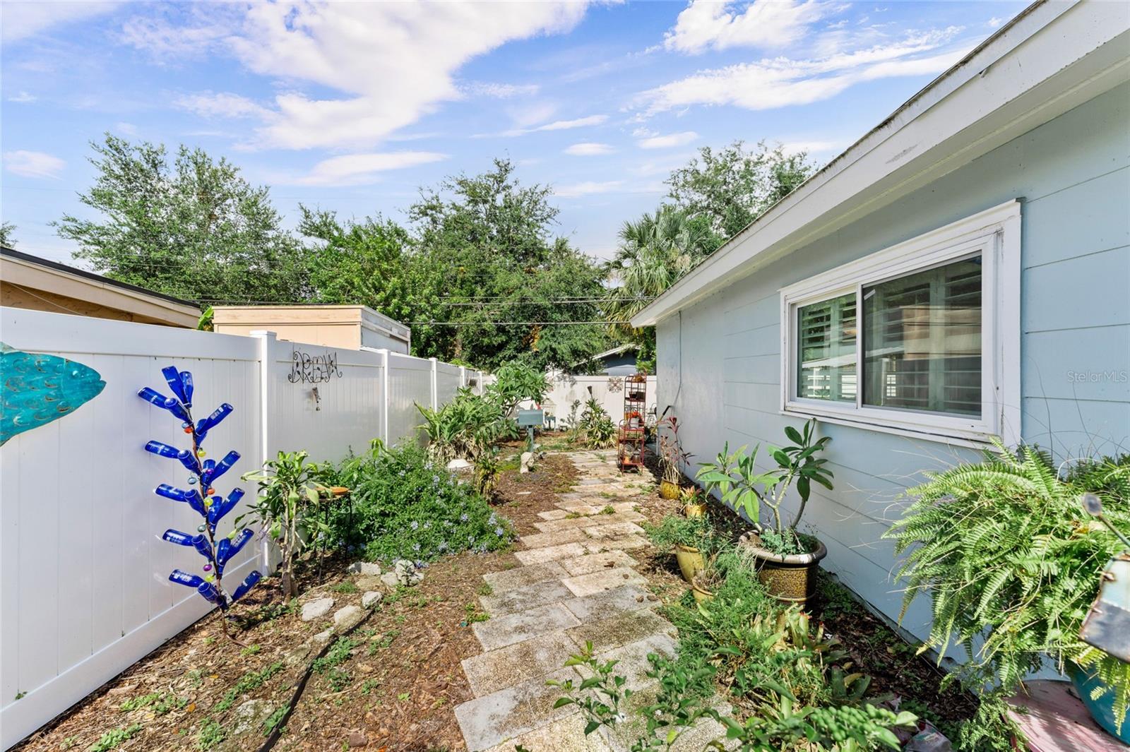 Listing photo id 41 for 209 Emerald Lane