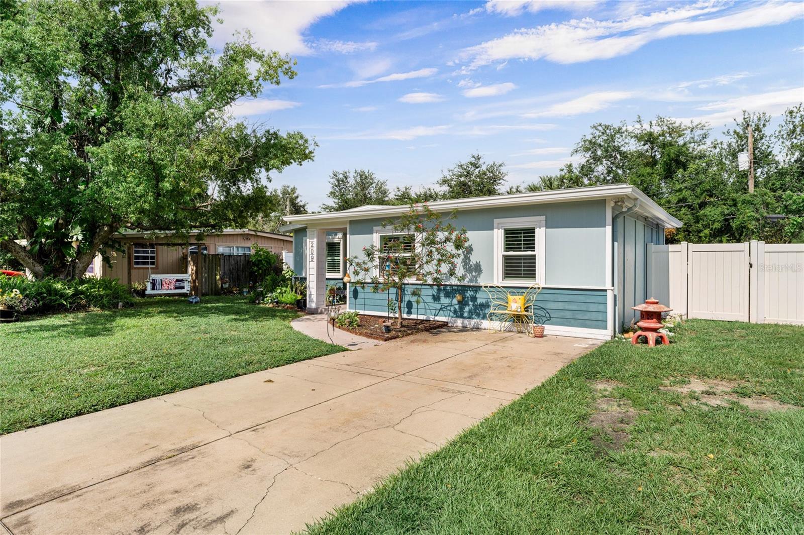 Listing photo id 45 for 209 Emerald Lane