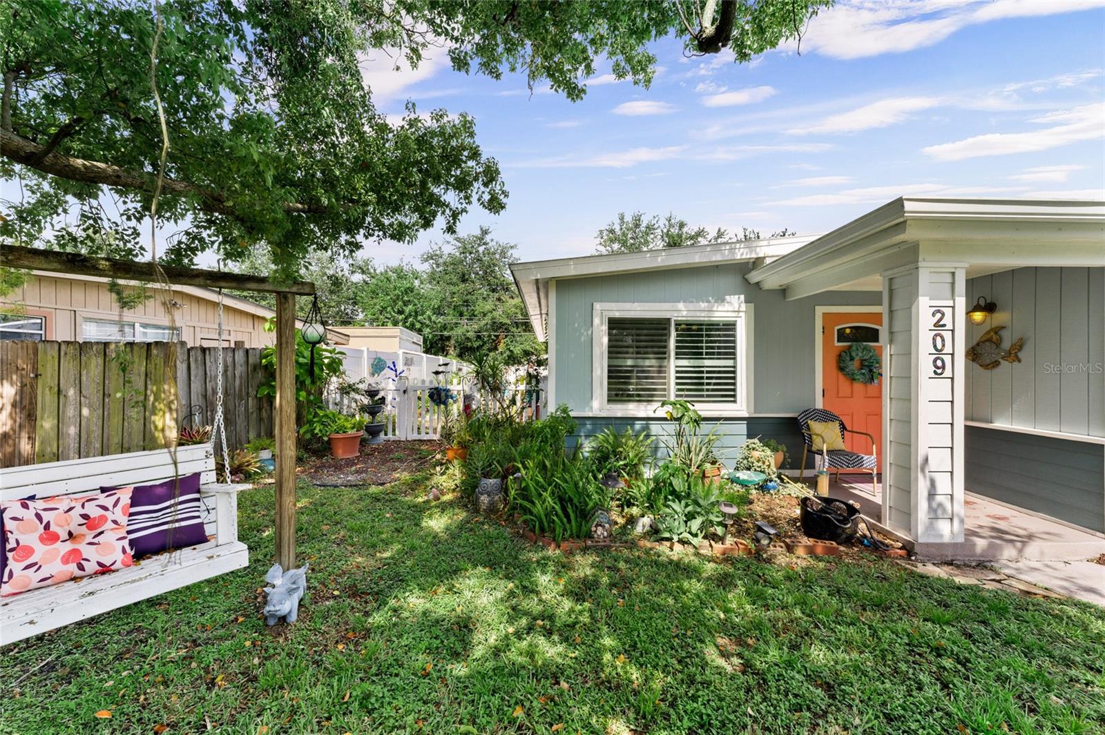 Listing photo id 47 for 209 Emerald Lane