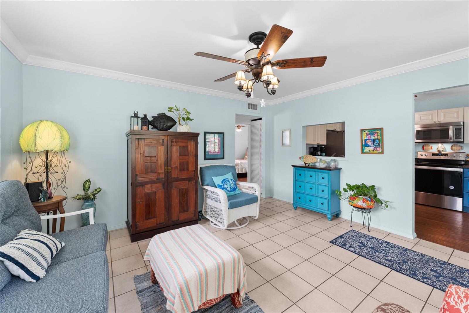 Listing photo id 3 for 209 Emerald Lane