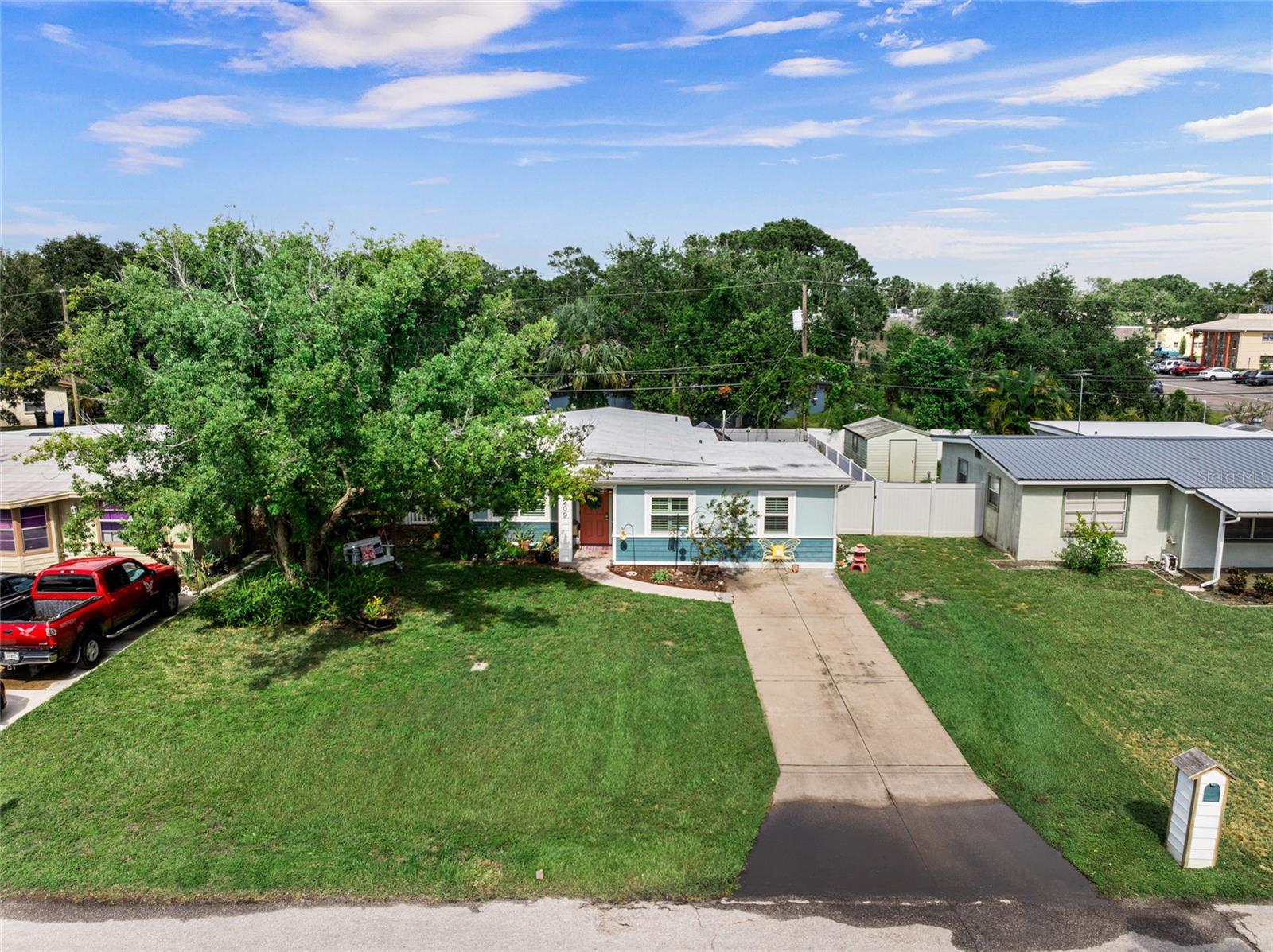 Listing photo id 49 for 209 Emerald Lane