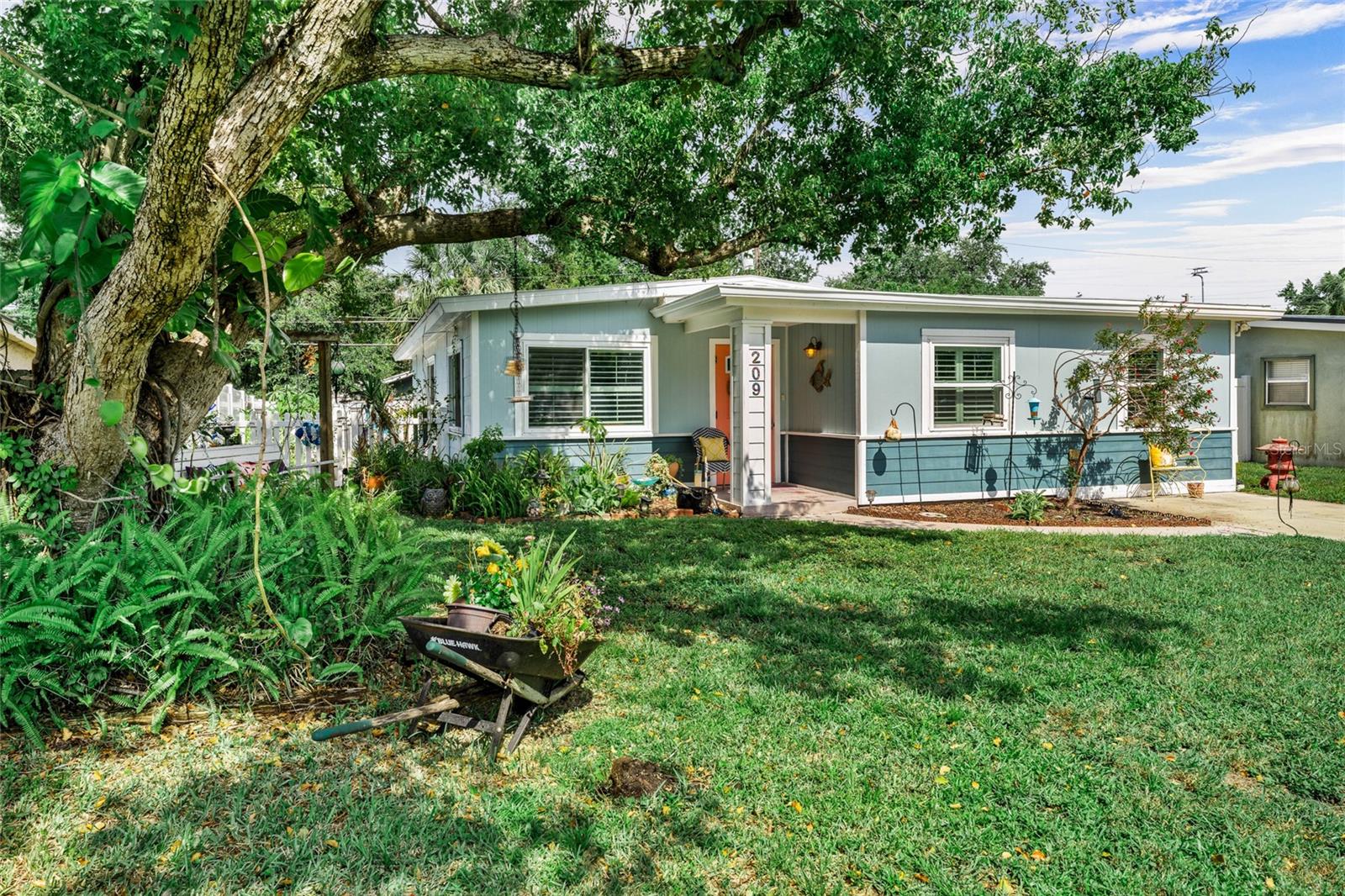 Listing photo id 54 for 209 Emerald Lane