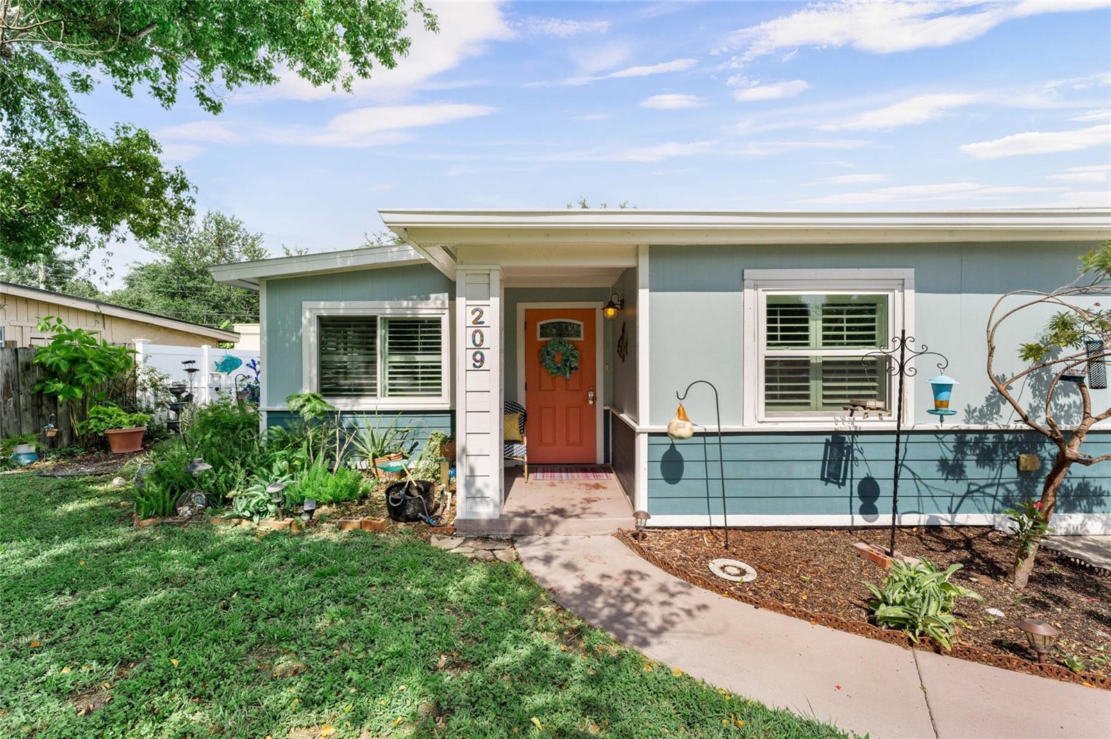 Listing photo id 57 for 209 Emerald Lane