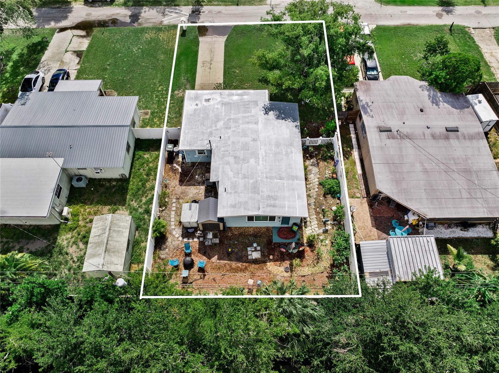 Listing photo id 64 for 209 Emerald Lane