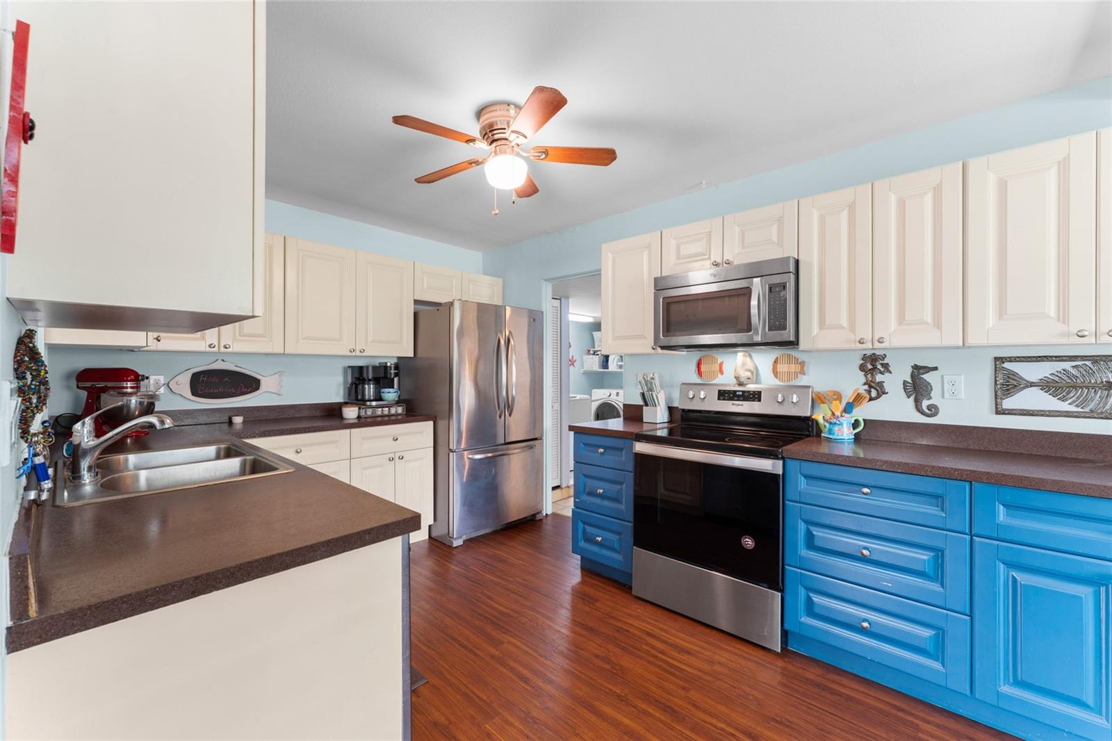 Listing photo id 6 for 209 Emerald Lane
