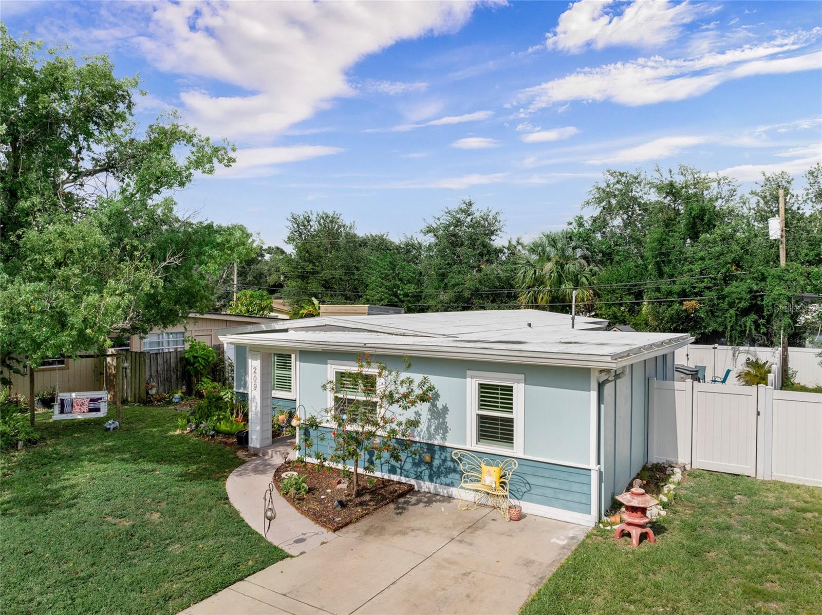 Listing photo id 78 for 209 Emerald Lane