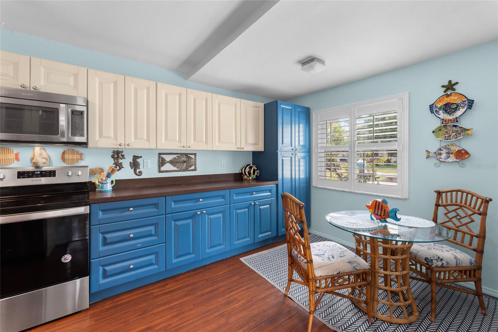 Listing photo id 7 for 209 Emerald Lane