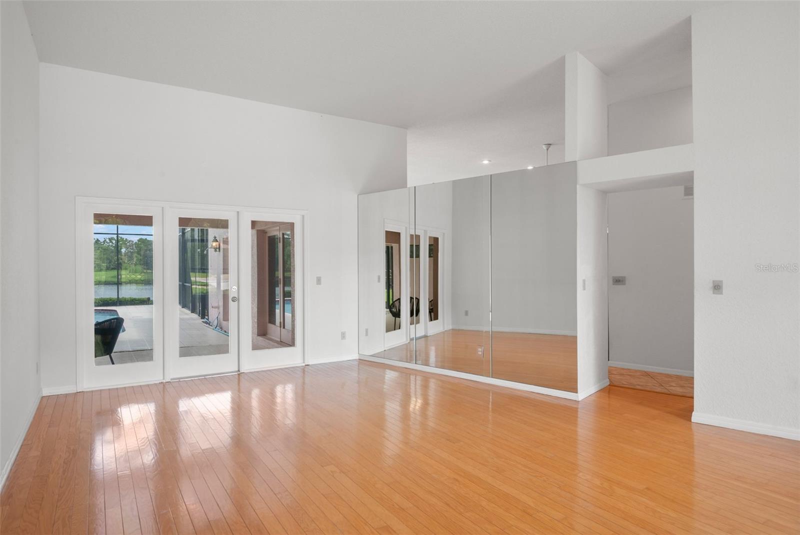 Image 17 of 54 For 2915 Valencia Lane E