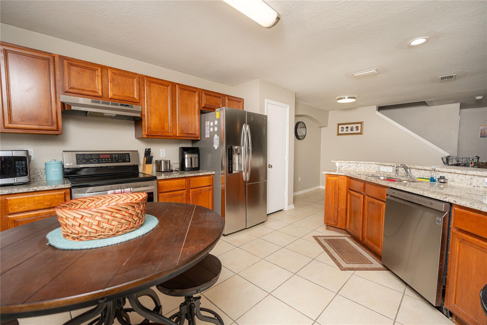 Listing photo id 10 for 2633 Edgewater Falls Drive