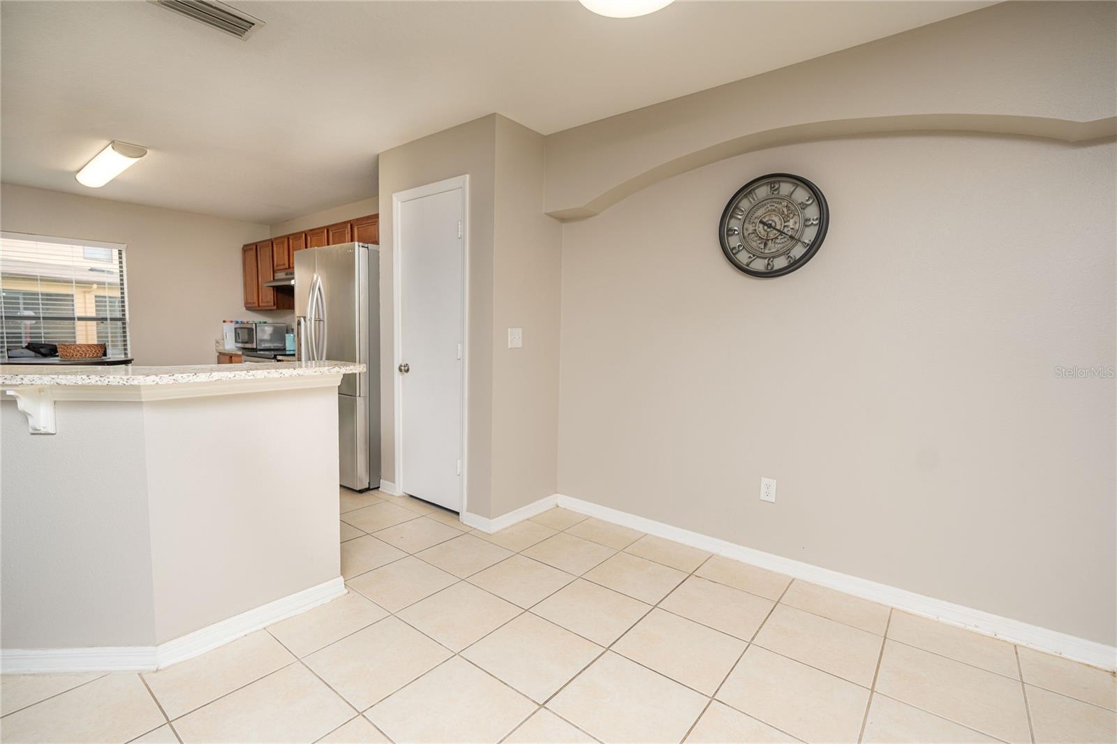 Listing photo id 13 for 2633 Edgewater Falls Drive