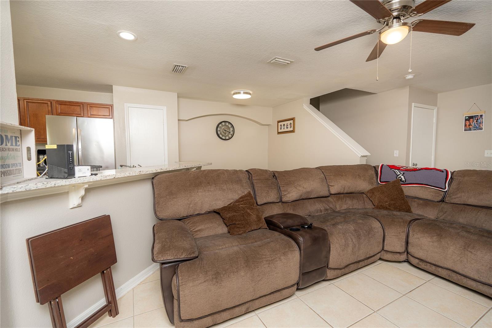 Listing photo id 15 for 2633 Edgewater Falls Drive