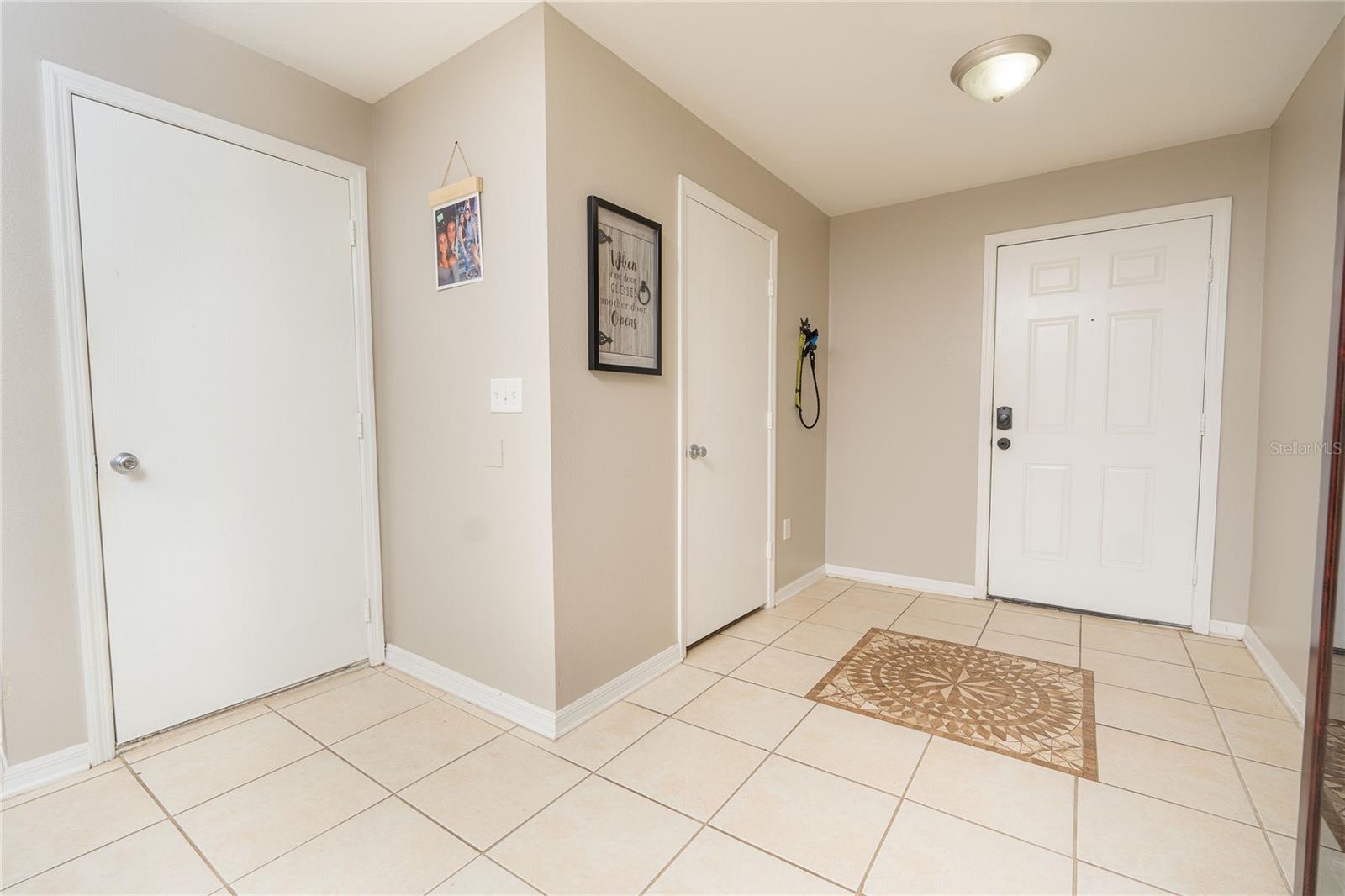 Listing photo id 18 for 2633 Edgewater Falls Drive