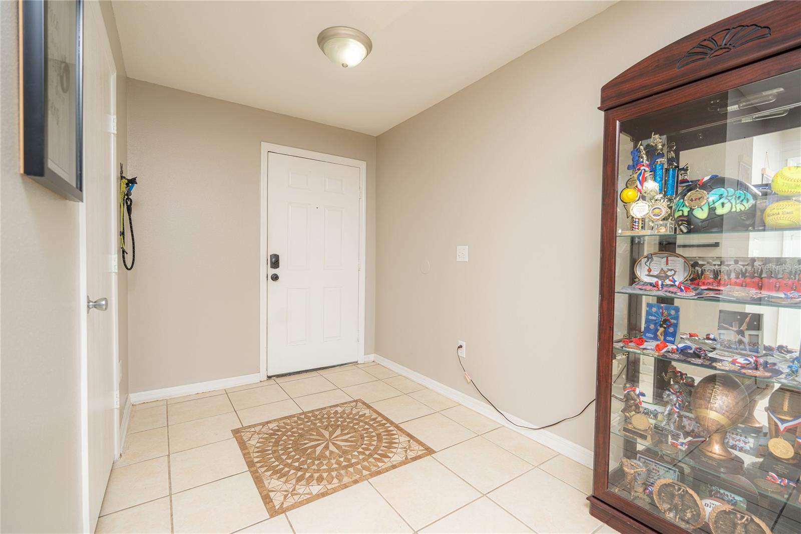 Listing photo id 19 for 2633 Edgewater Falls Drive