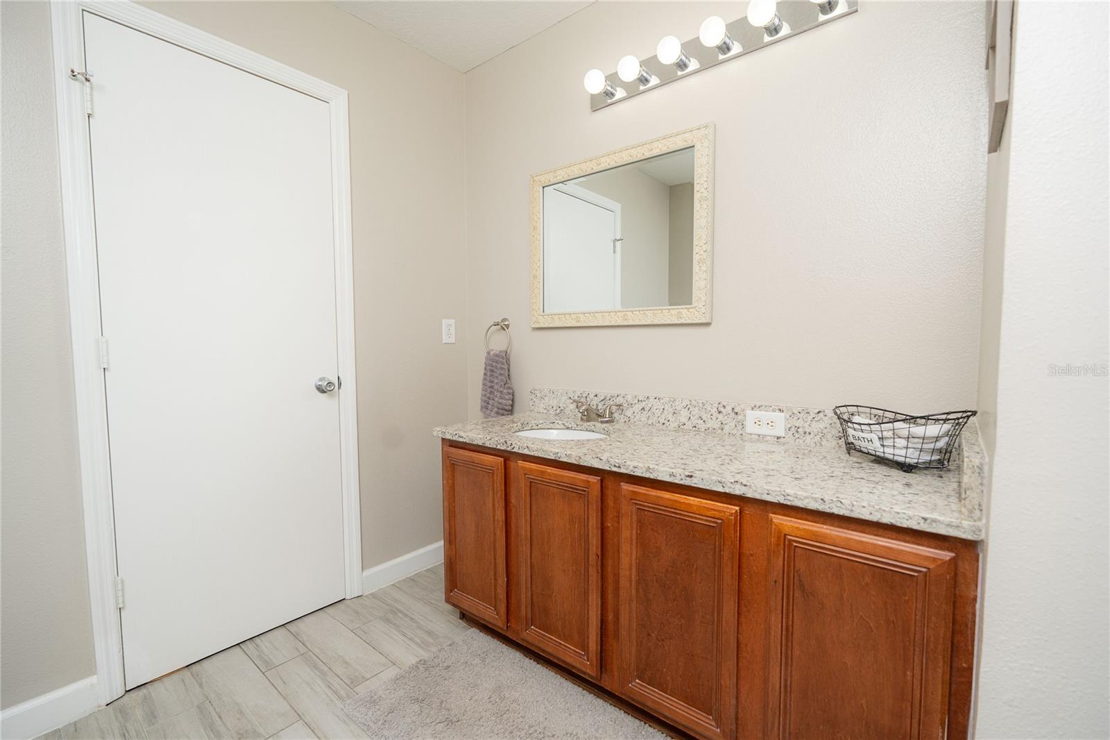 Listing photo id 22 for 2633 Edgewater Falls Drive