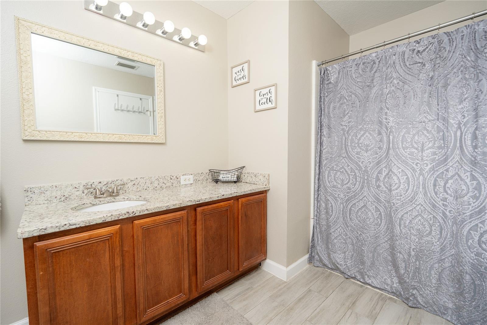 Listing photo id 23 for 2633 Edgewater Falls Drive